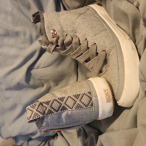Roxy side zip hightop sneakers